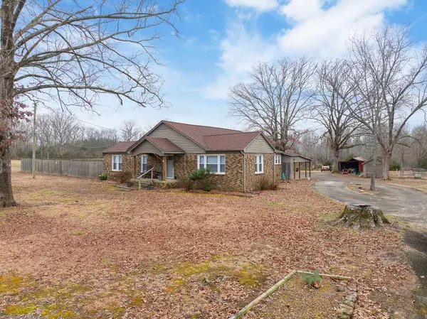 4052 Largo Rd, Decaturville, TN 38329