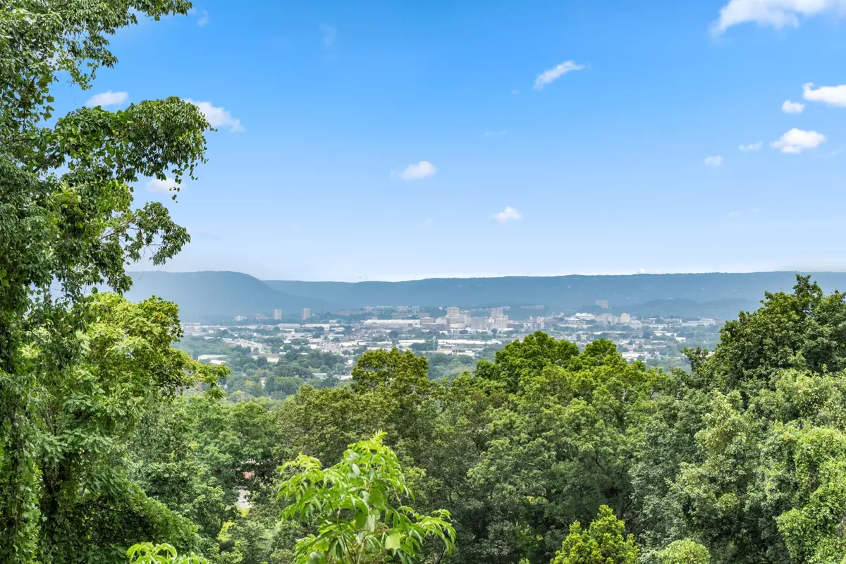 Chattanooga, TN 37404,557 W Shadowlawn Dr