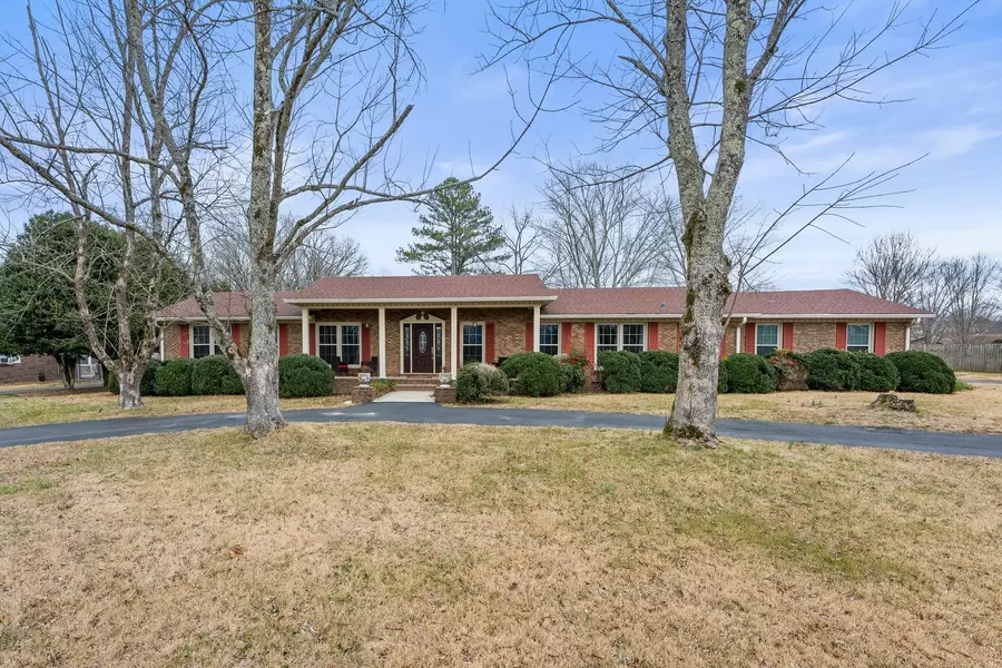 202 Twelve Oaks Rd, Tullahoma, TN 37388