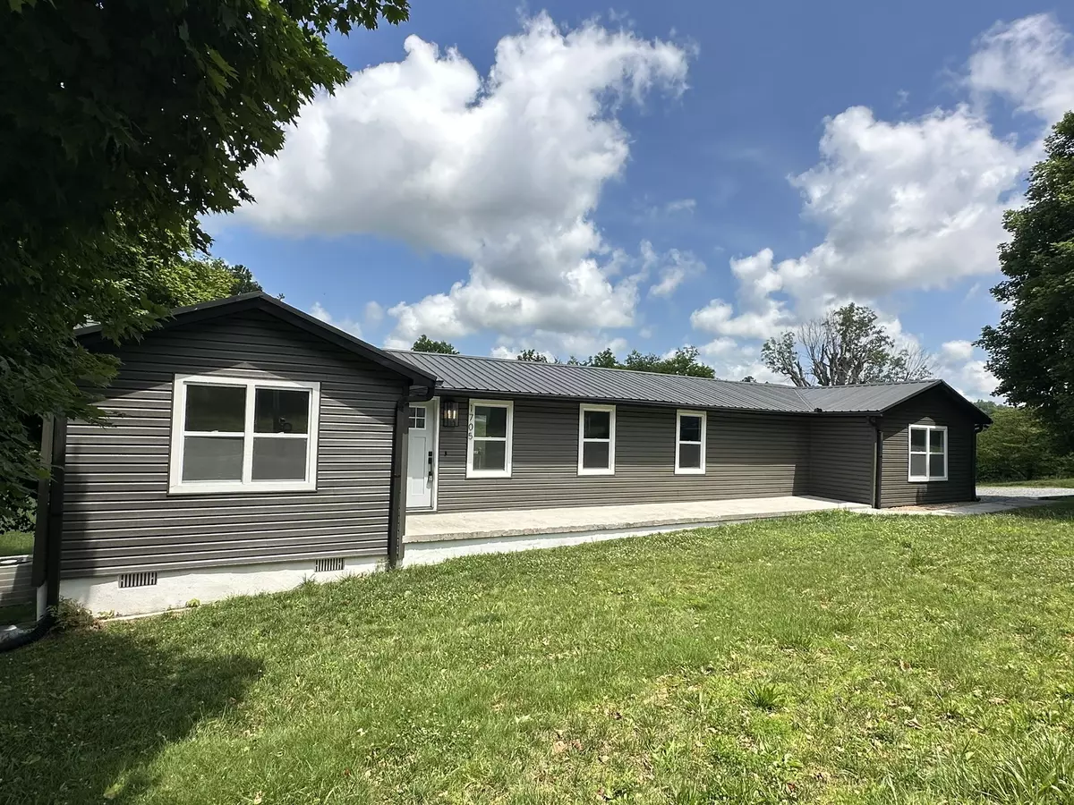 Dandridge, TN 37725,1705 Haire Rd