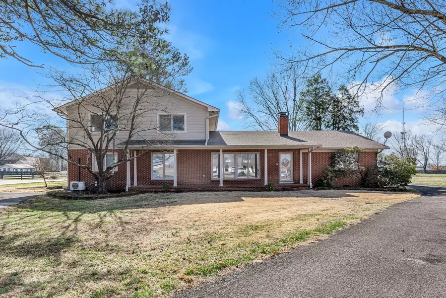 335 Robins St, Lawrenceburg, TN 38464