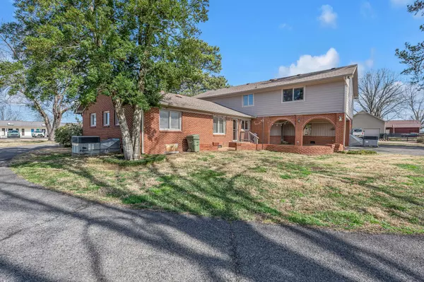 Lawrenceburg, TN 38464,335 Robins St
