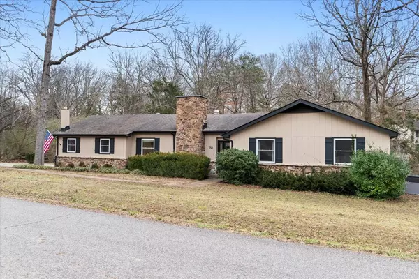 258 Woodlands Dr, Kingston Springs, TN 37082