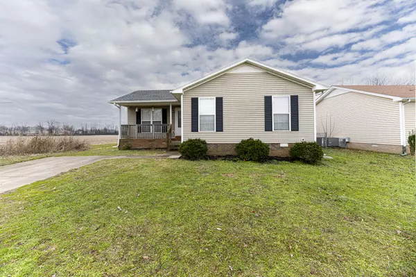 215 Waterford Dr, Oak Grove, KY 42262