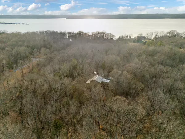 9230 Greenbriar Rd, Waverly, TN 37185
