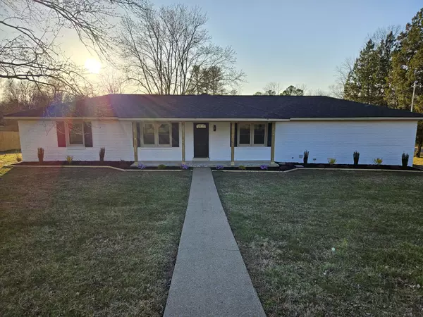 627 Crestland Dr, Columbia, TN 38401