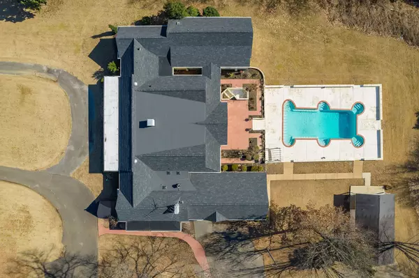 Jackson, TN 38305,222 Country Club Ln