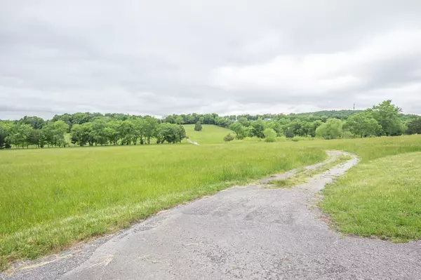 Bell Buckle, TN 37020,521 Coop Rd