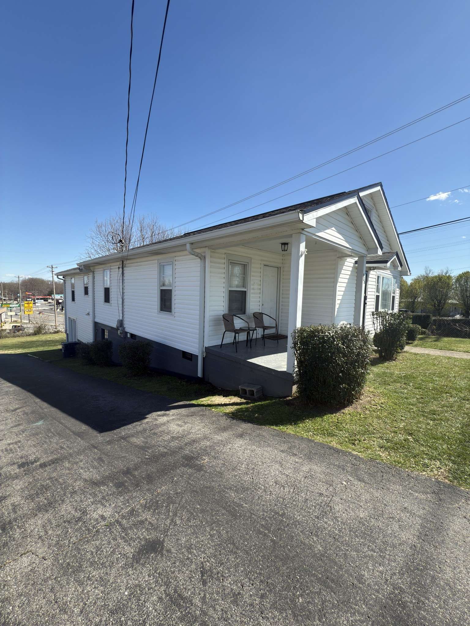 Smithville, TN 37166,406 S College St