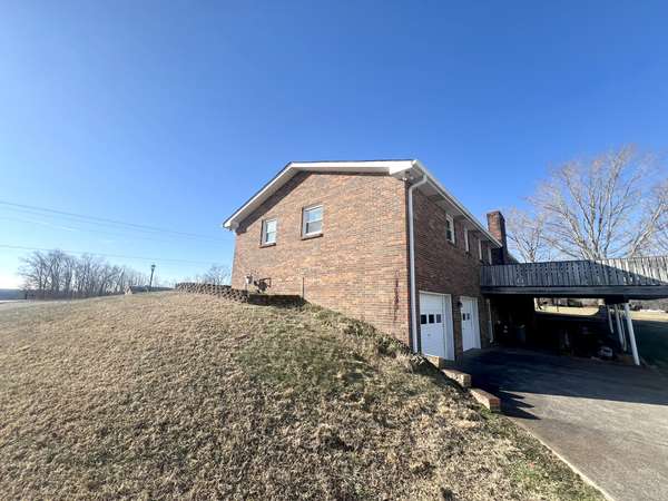 2151 Abiff Rd, Burns, TN 37029