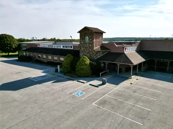 2444 Genesis Rd, Crossville, TN 38571