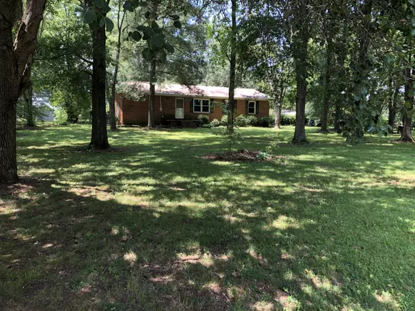 64 Carson Dr, Winchester, TN 37398