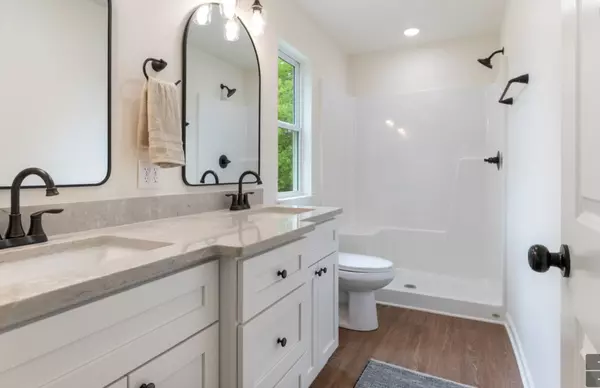 Vanleer, TN 37181,4605 Hwy 49 #W