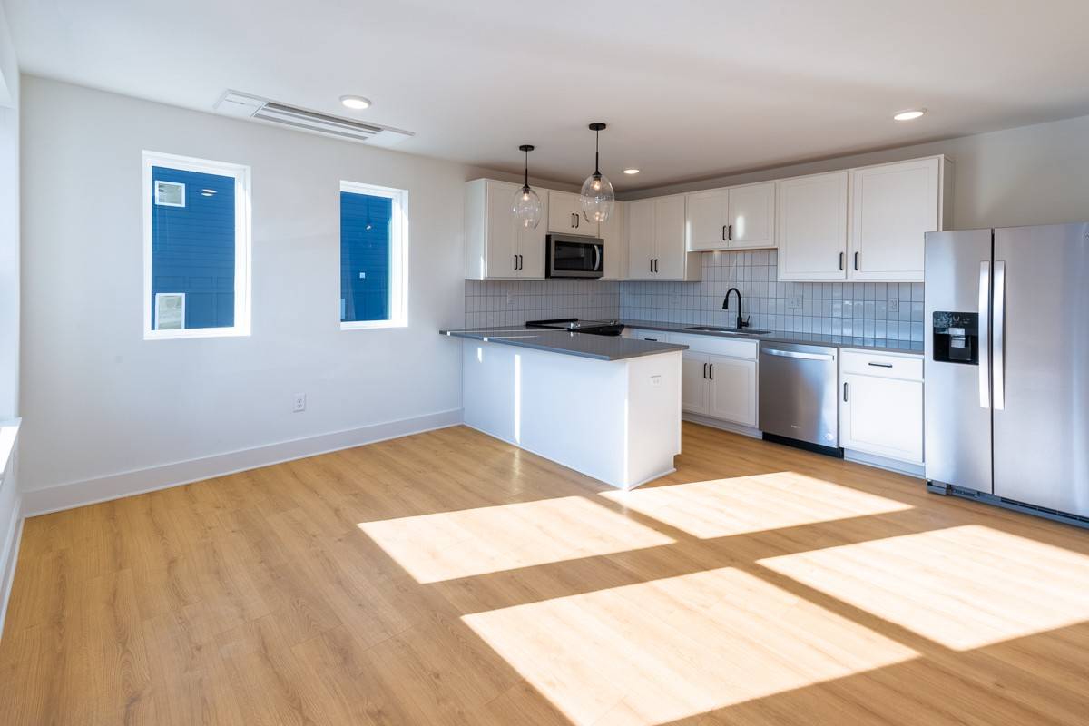 Nashville, TN 37207,102 Duke St #8
