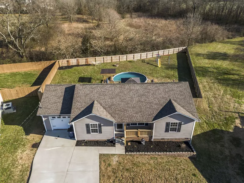 2121 Hollandale Cir, Columbia, TN 38401