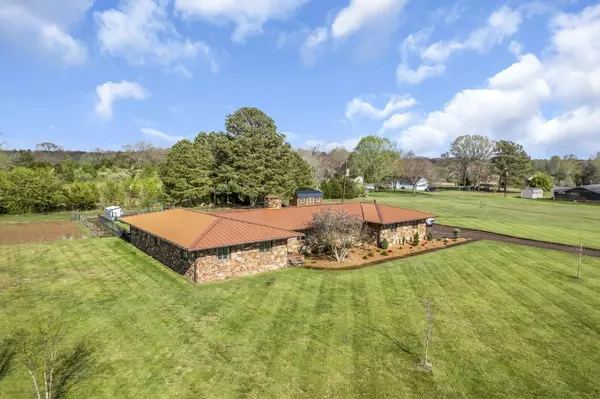1409 Old Estill Springs Rd, Tullahoma, TN 37388