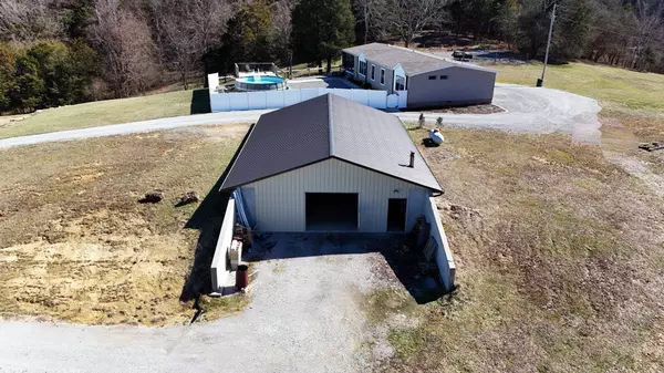 Burkesville, KY 42717,2695 Leslie Rd