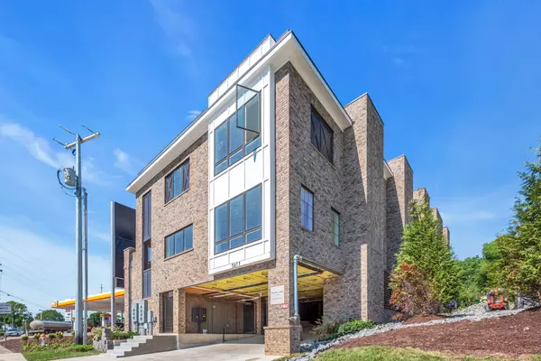 Brentwood, TN 37027,5611 Franklin Pike #106