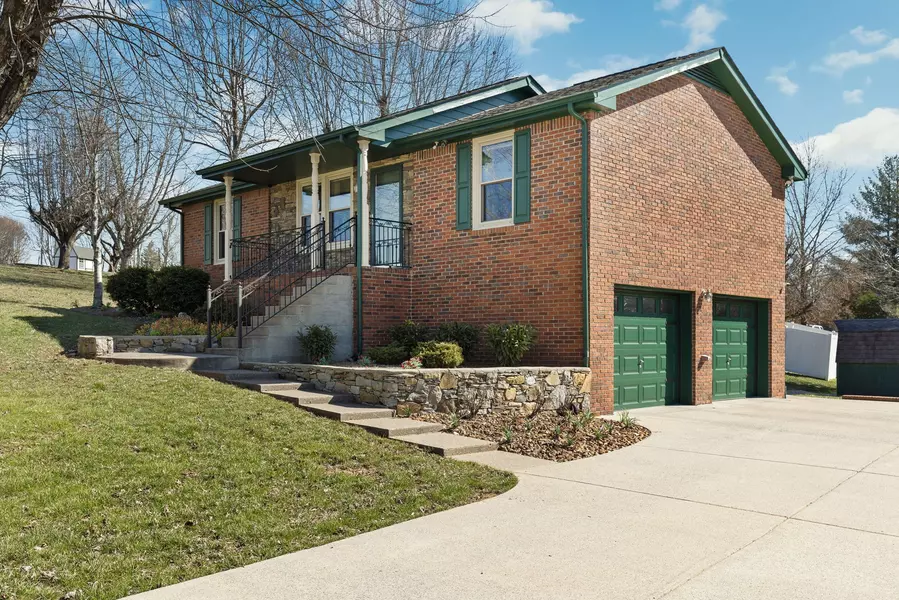 3903 N Hillwood Ct, Springfield, TN 37172