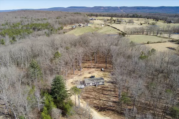 1853 Brown Creek Dr, Crossville, TN 38571