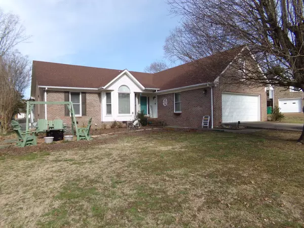 1036 Green Valley Dr, Lewisburg, TN 37091