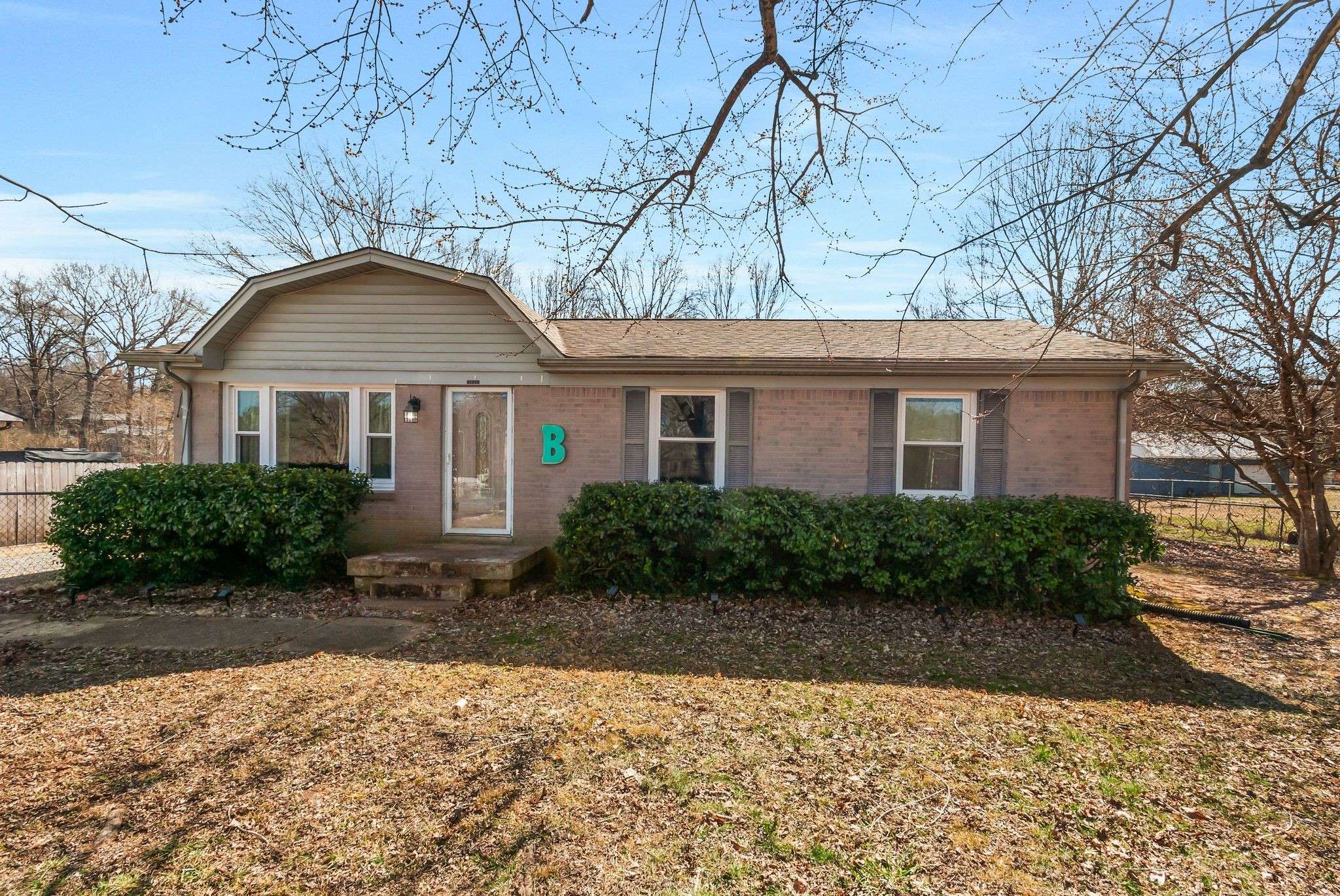 10191 W Oak Dr,  Bon Aqua,  TN 37025