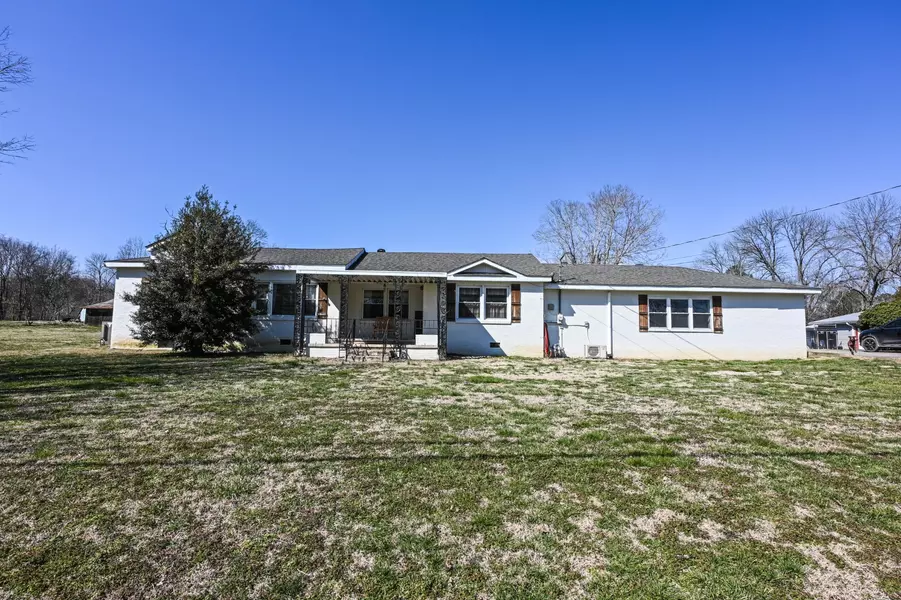 18 Tenth Ave, Lobelville, TN 37097