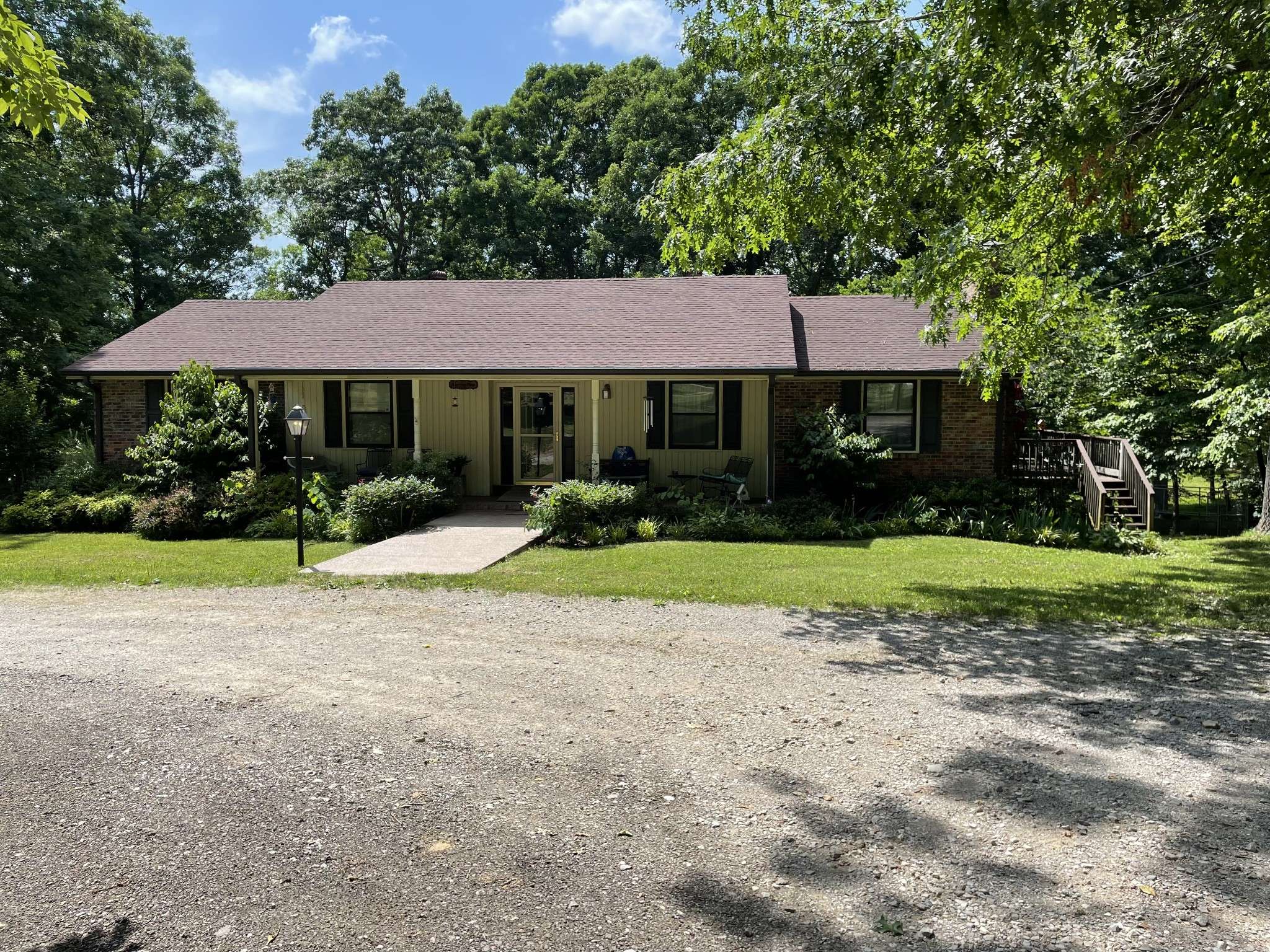 1085 Claylick Rd, White Bluff, TN 37187