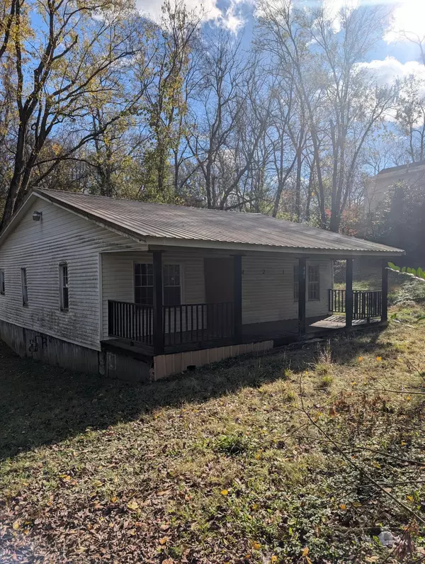 421 Oak St, Clarksville, TN 37042