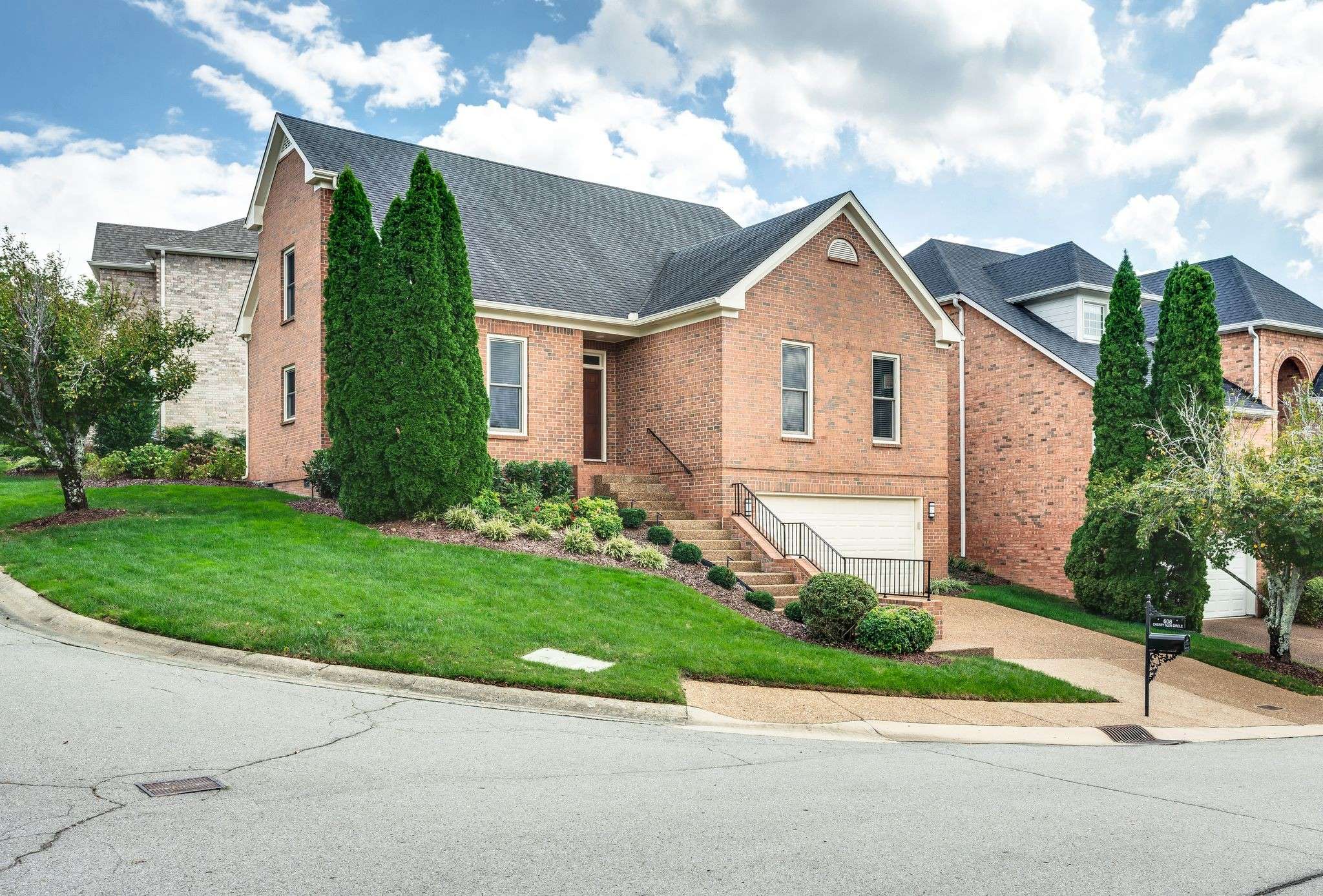 608 Cherry Glen Cir, Nashville, TN 37215