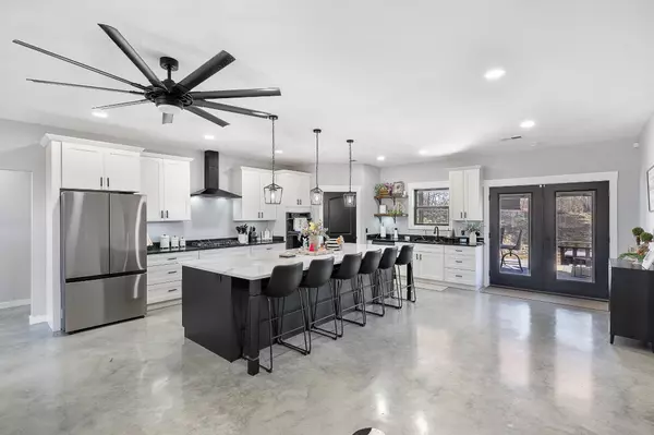 Decaturville, TN 38329,895 Brooksie Thompson Rd