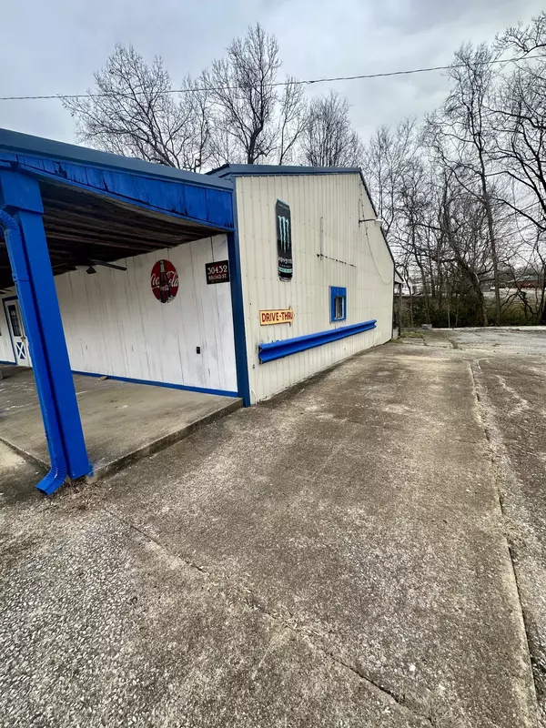 Bruceton, TN 38317,30432 Broad St