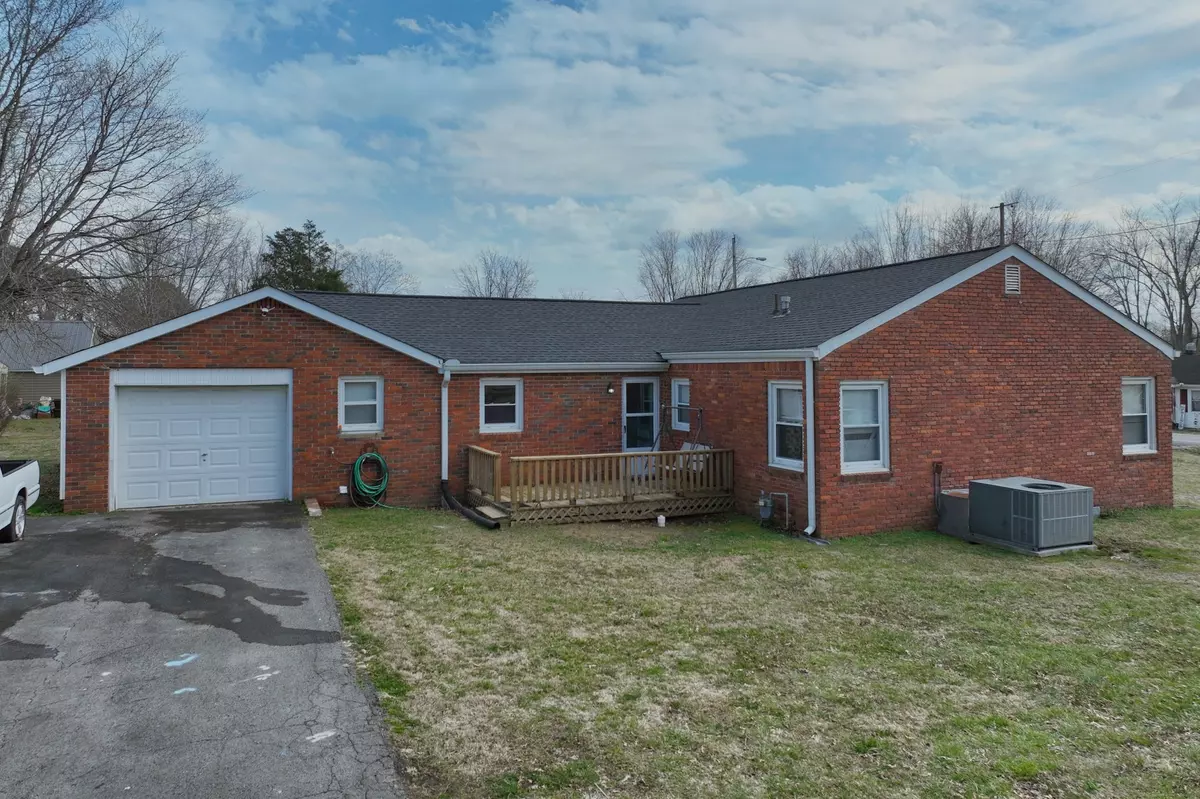 Lafayette, TN 37083,210 Bratton Ave