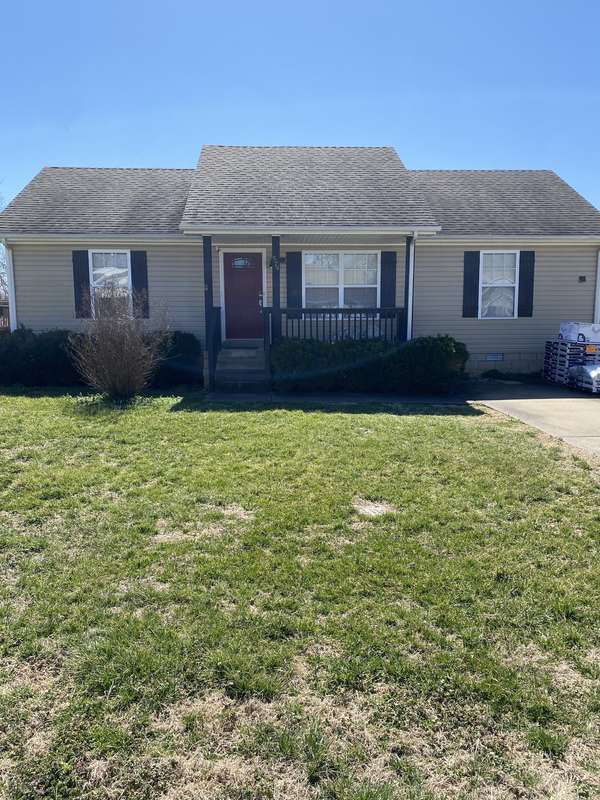 574 Oakmont Dr, Clarksville, TN 37042