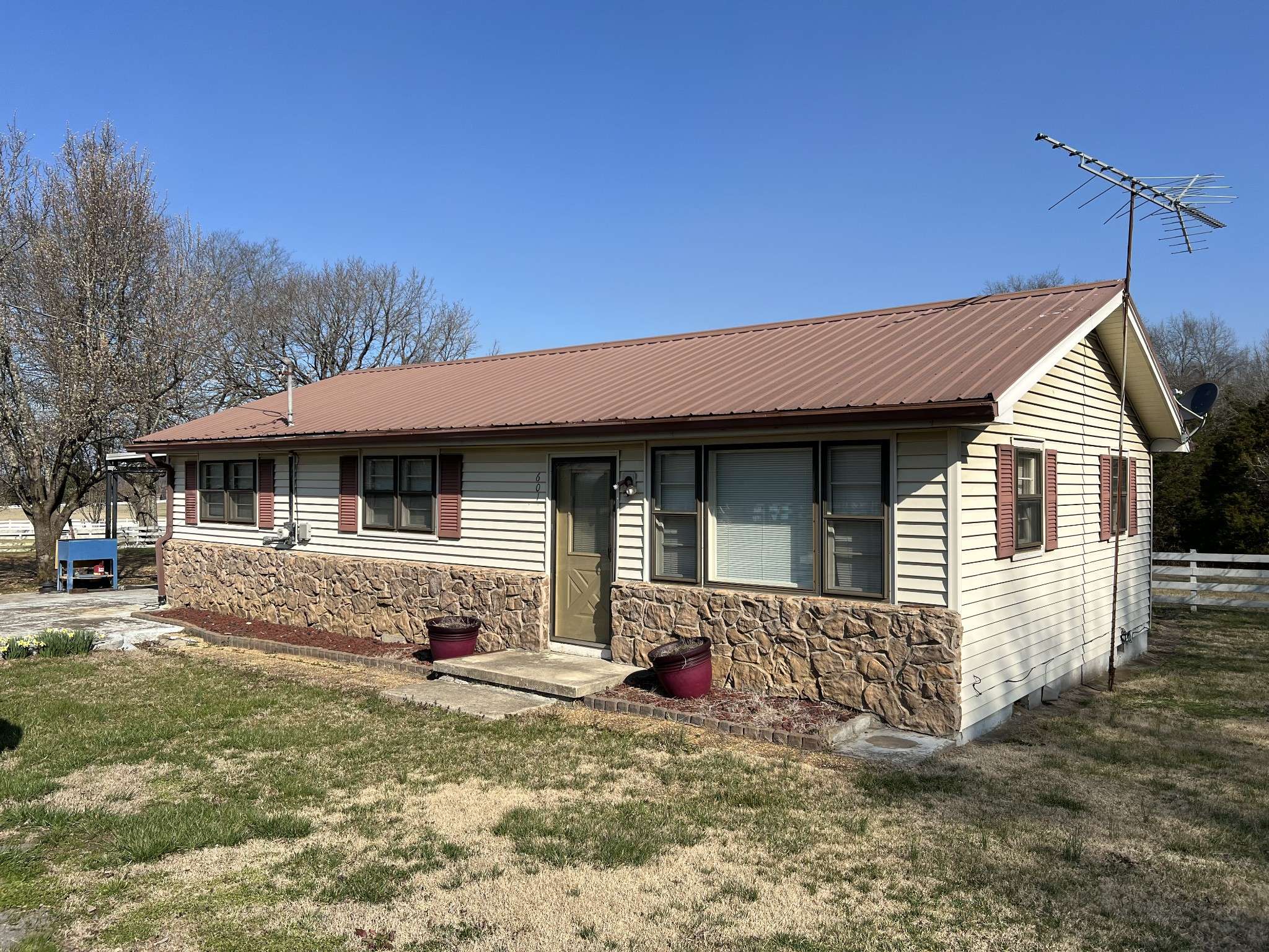 Bell Buckle, TN 37020,601 Highway 82 #E