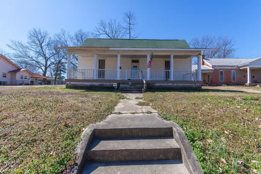 714 S College St, Trenton, TN 38382