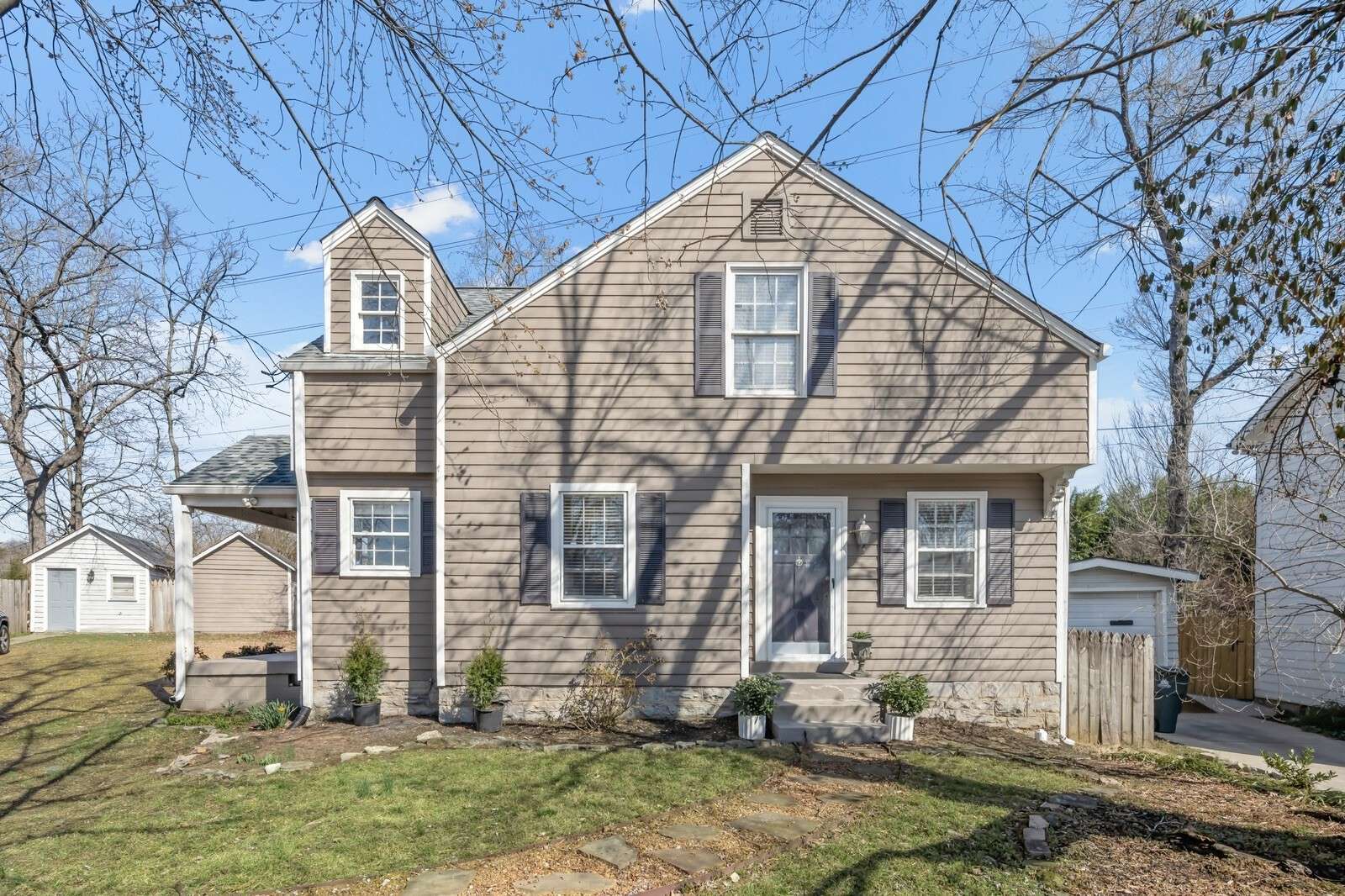 2720 Sharondale Ct, Nashville, TN 37215