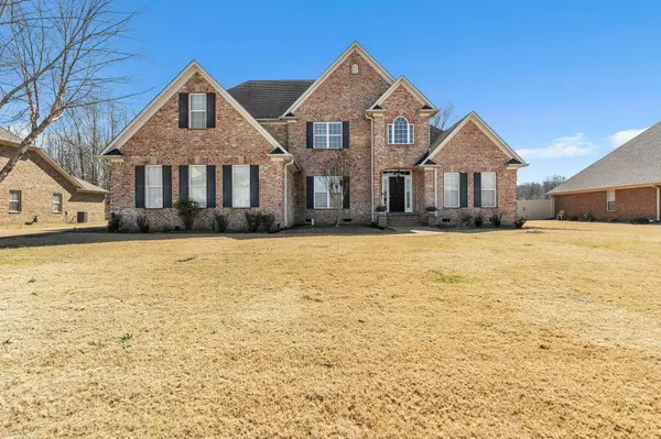 221 Flagstone Dr, Jackson, TN 38305