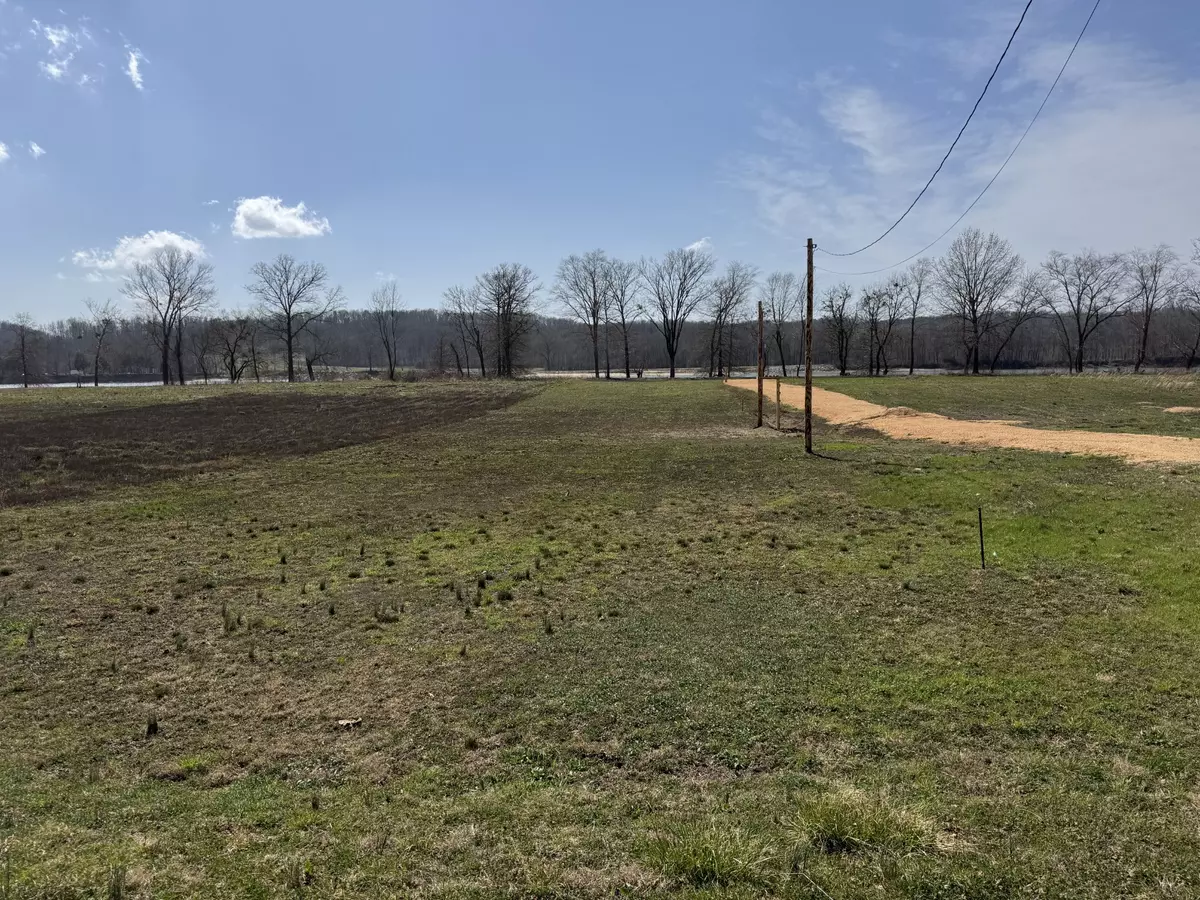 Clifton, TN 38425,437 Hardin Bottom Rd