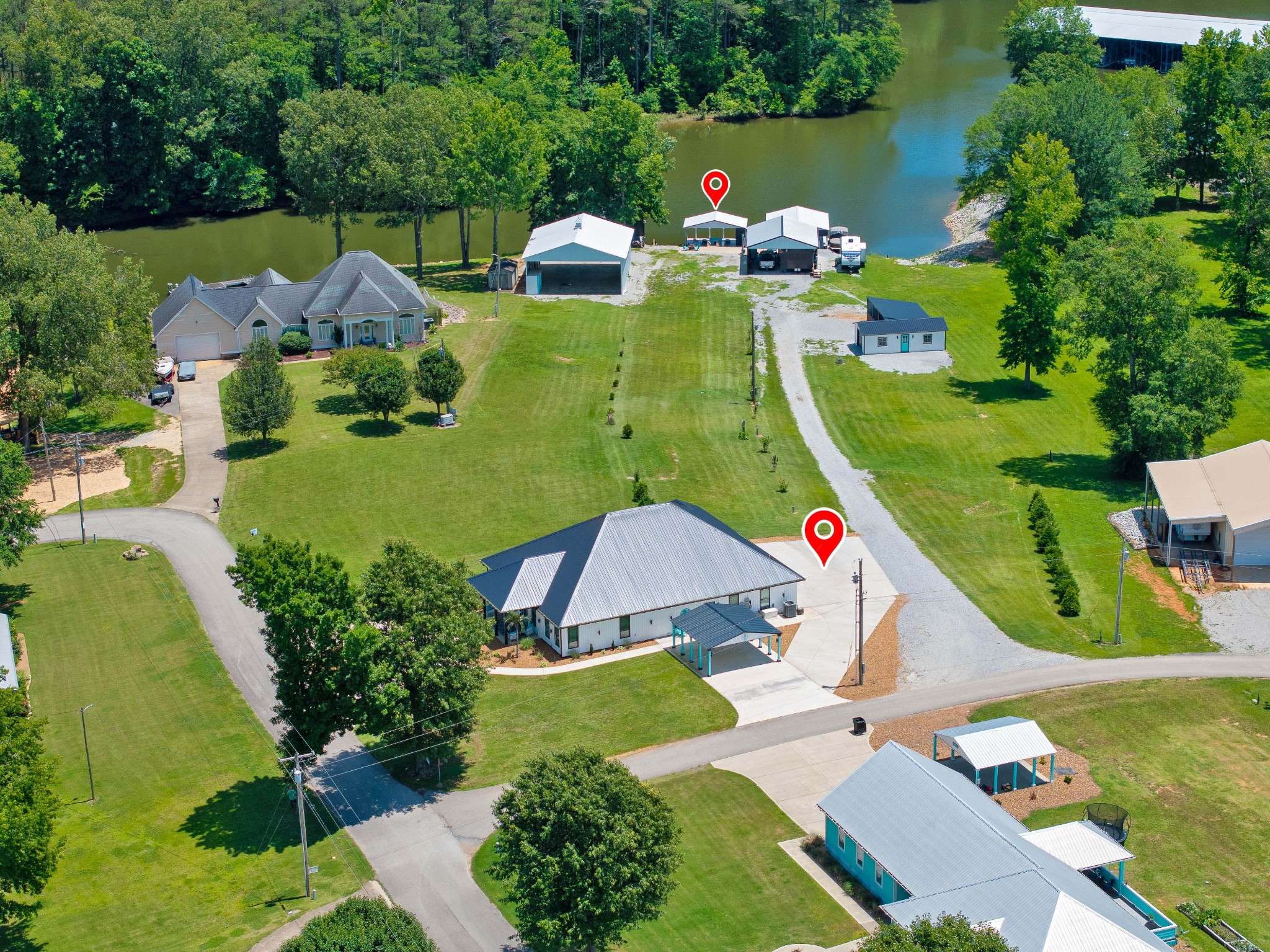 318 Yarbro Harbor Dr, Decaturville, TN 38329
