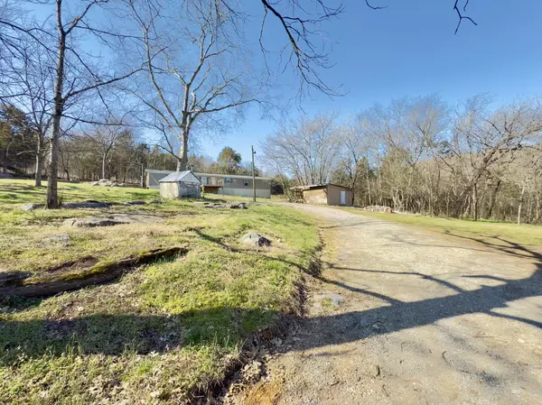 Woodbury, TN 37190,3952 Burt Burgen Rd