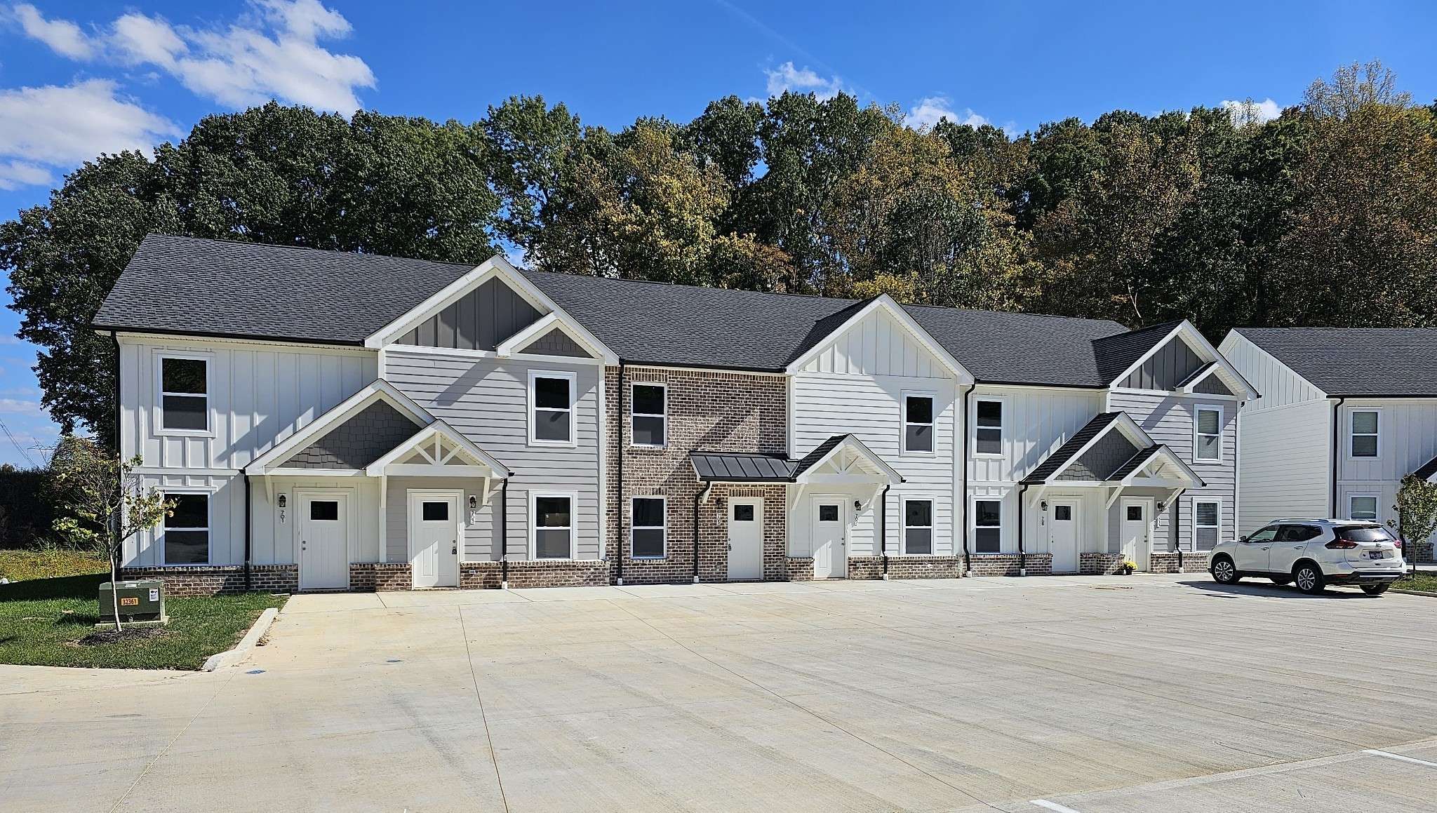 100 Henry Dr #312, Burns, TN 37029