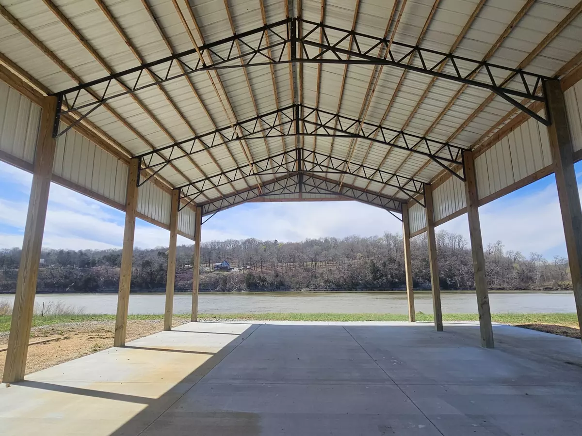 Clifton, TN 38425,2257 Hardin Bottom River Rd