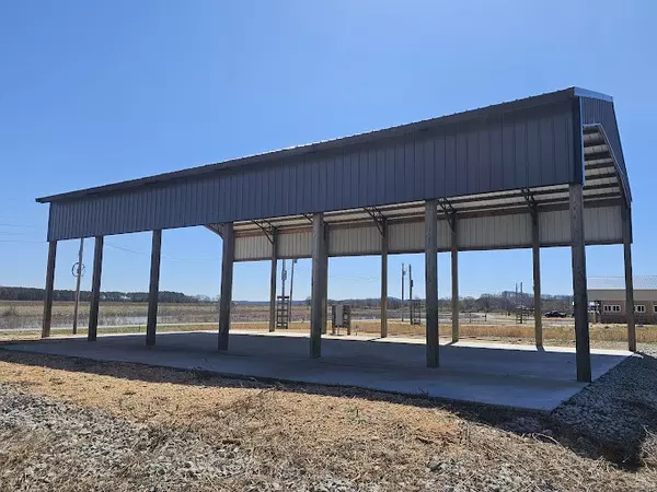 Clifton, TN 38425,2257 Hardin Bottom River Rd