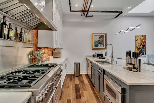 Nashville, TN 37201,208 3rd Ave #N #500