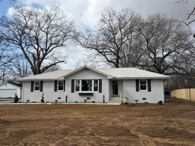 205 Westwood Dr, Tullahoma, TN 37388