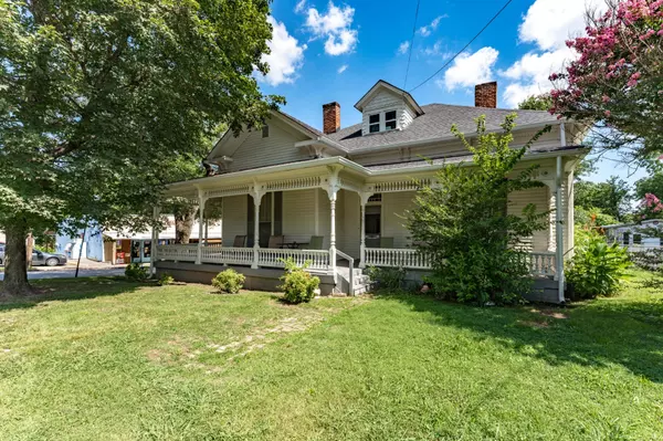 322 W 12th St, Columbia, TN 38401