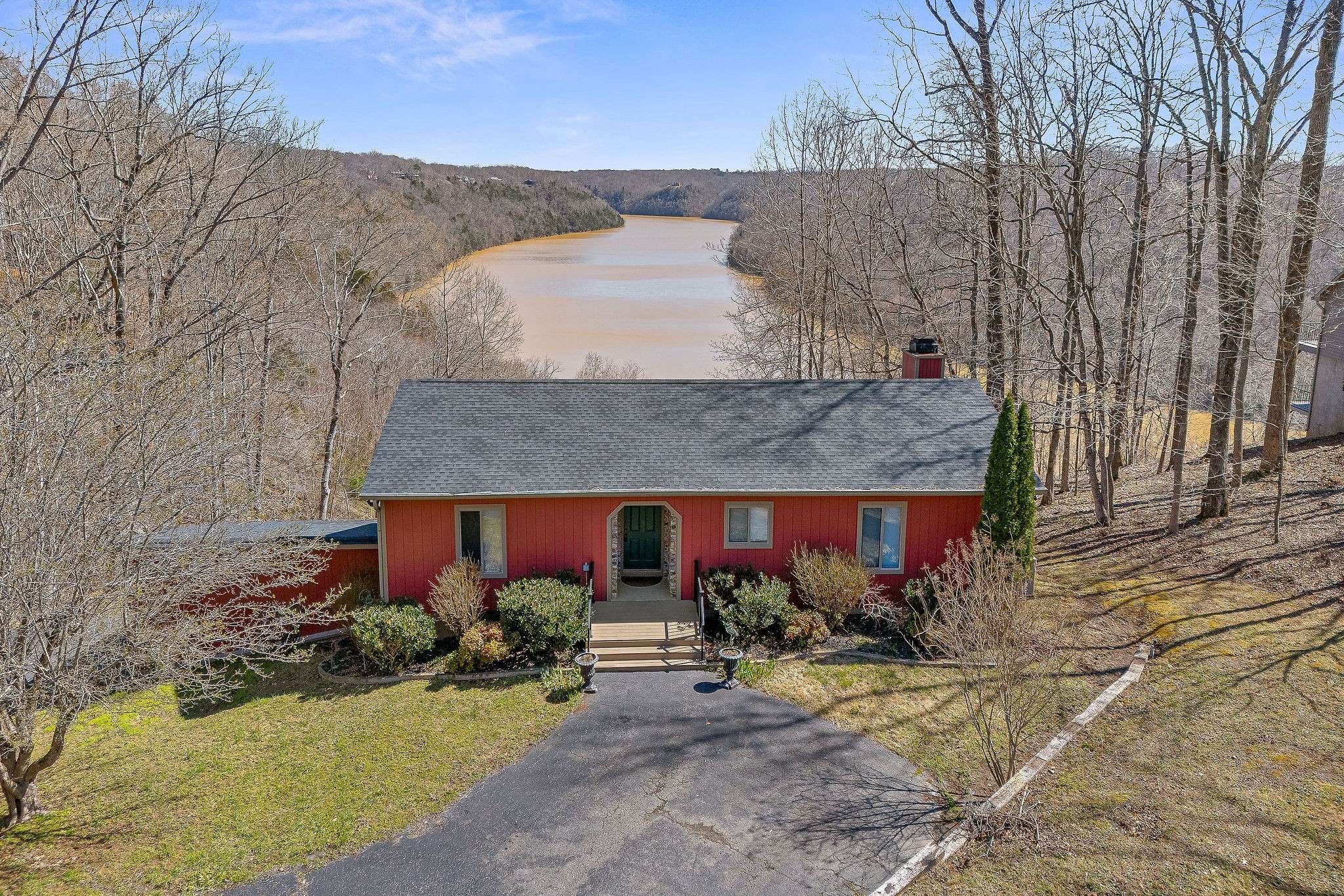 292 Red Bud Dr, Smithville, TN 37166