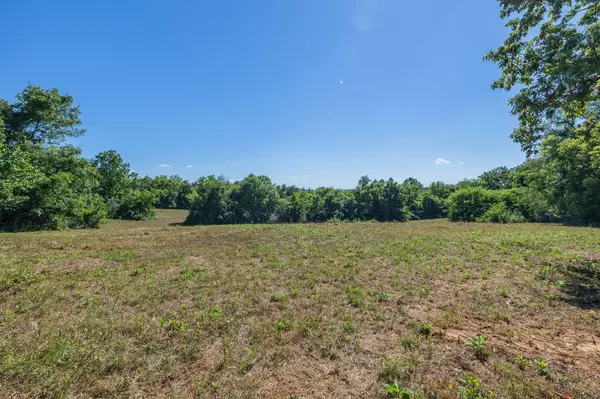 Wartrace, TN 37183,1091 Bugscuffle Rd