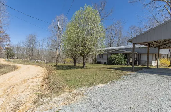 Waynesboro, TN 38485,198 Robert Nutt Rd